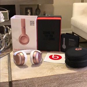 Beats solo 3 by Dre rose gold edition wireless